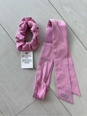 Alo Love Knots Tie Scrunchie Candy Heart Pink NEW